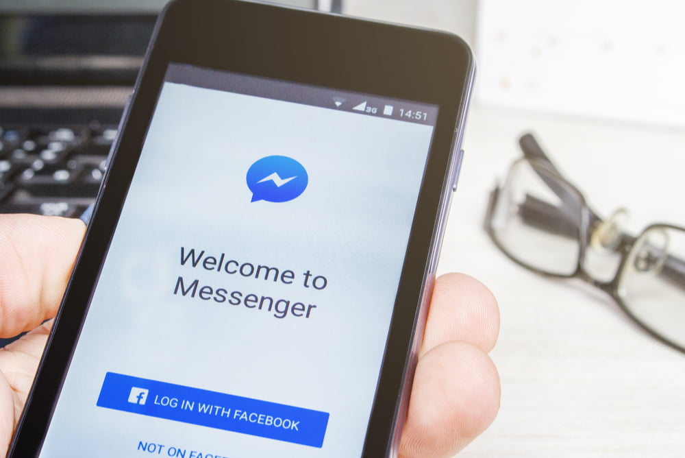 Facebook Messenger vs Email